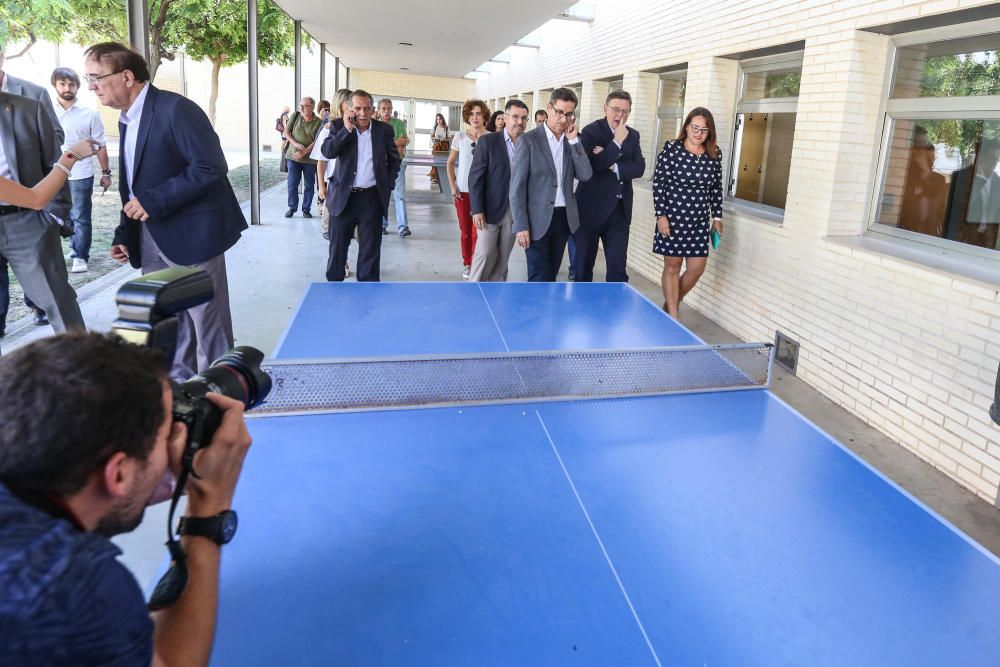 El presidente de la Generalitat Ximo Puig ha visitado los dos centros educativos de Los Montesinos