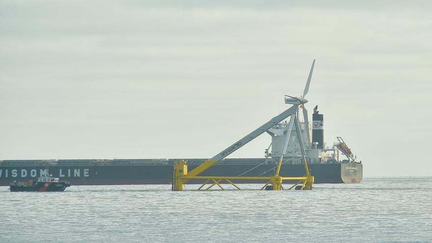 Traslado del aerogenerador flotante en San Cristóbal