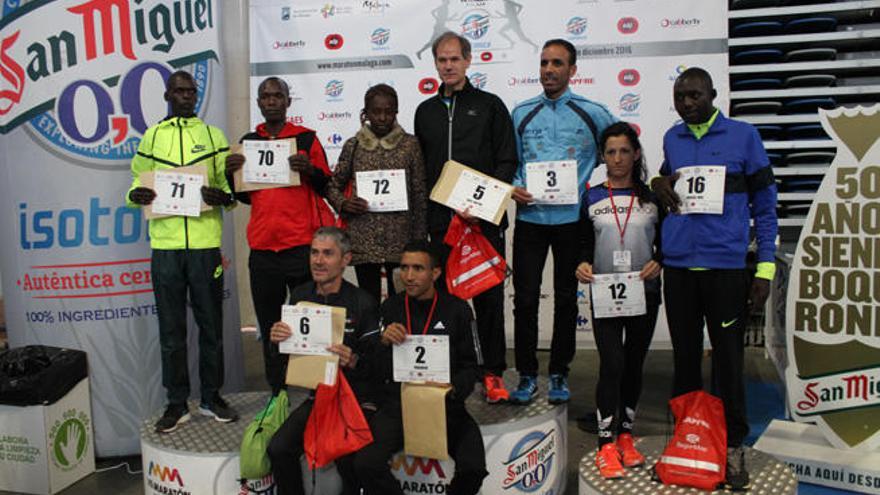 Los favoritos de la Maratón de Málaga posaron juntos ayer.