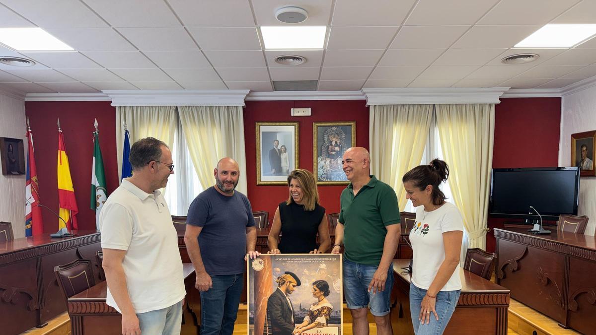 La alcaldesa de Benamejí, Carmen Lara, junto a miembros de su equipo de gobierno y José Luna, director de la obra, tras la reunión de coordinación celebrada en el Ayuntamiento de Benamejí.