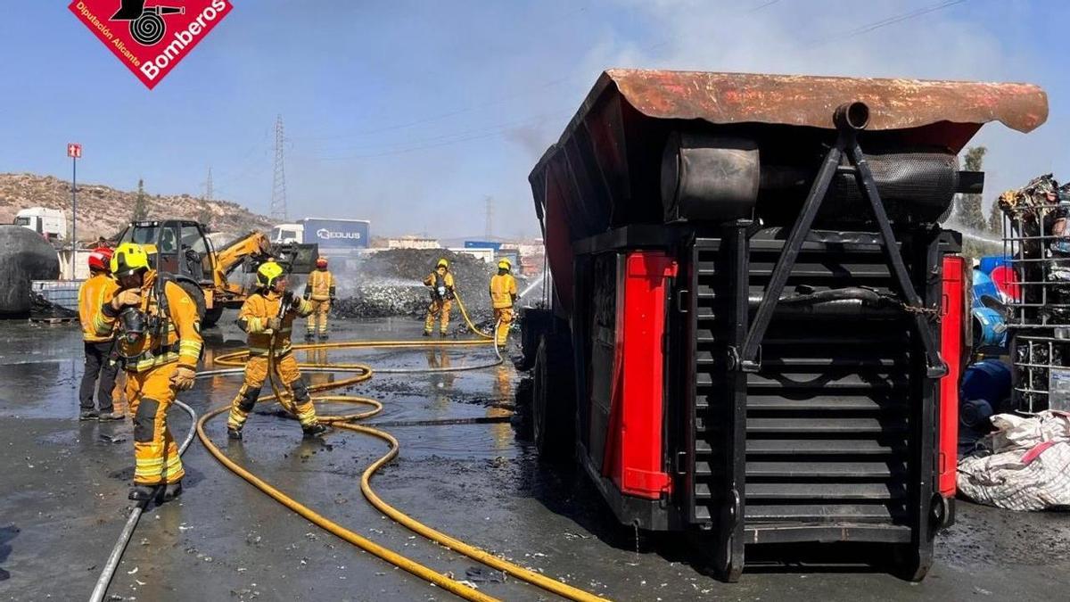 El remolque donde ha comenzado el incendio.
