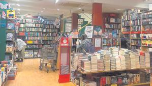 Interior de la librería Caselles, en Lleida