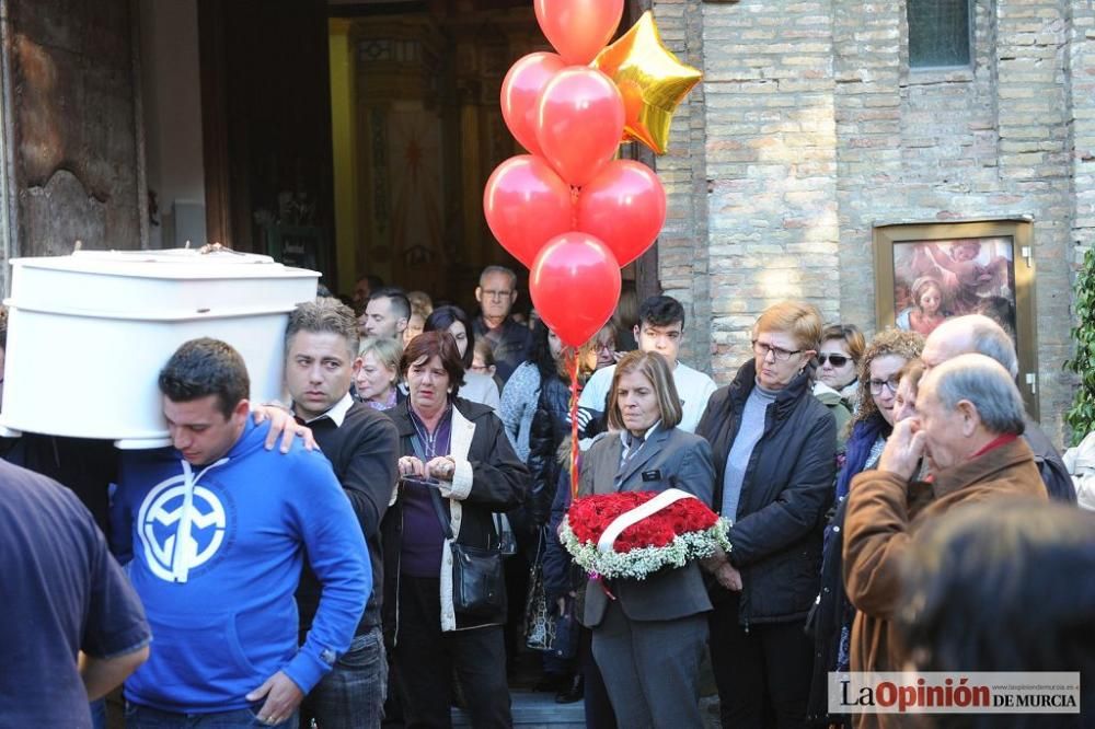 Dolor en el funeral de Natalia