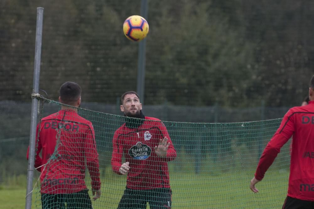 El Dépor se entrena tras golear al Oviedo