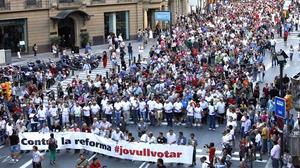 Sindicats, entitats socials i partits d’esquerra reclamen un referèndum