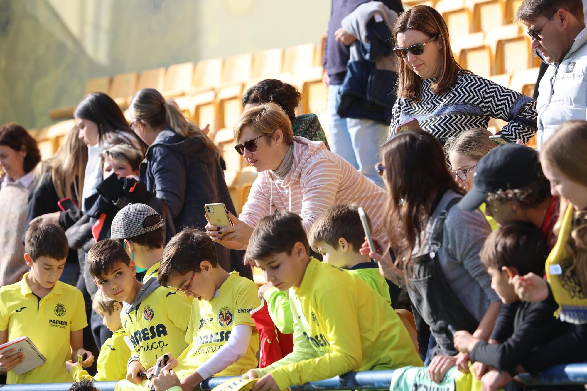 Así ha sido el entrenamiento navideño del Villarreal a puerta abiertas