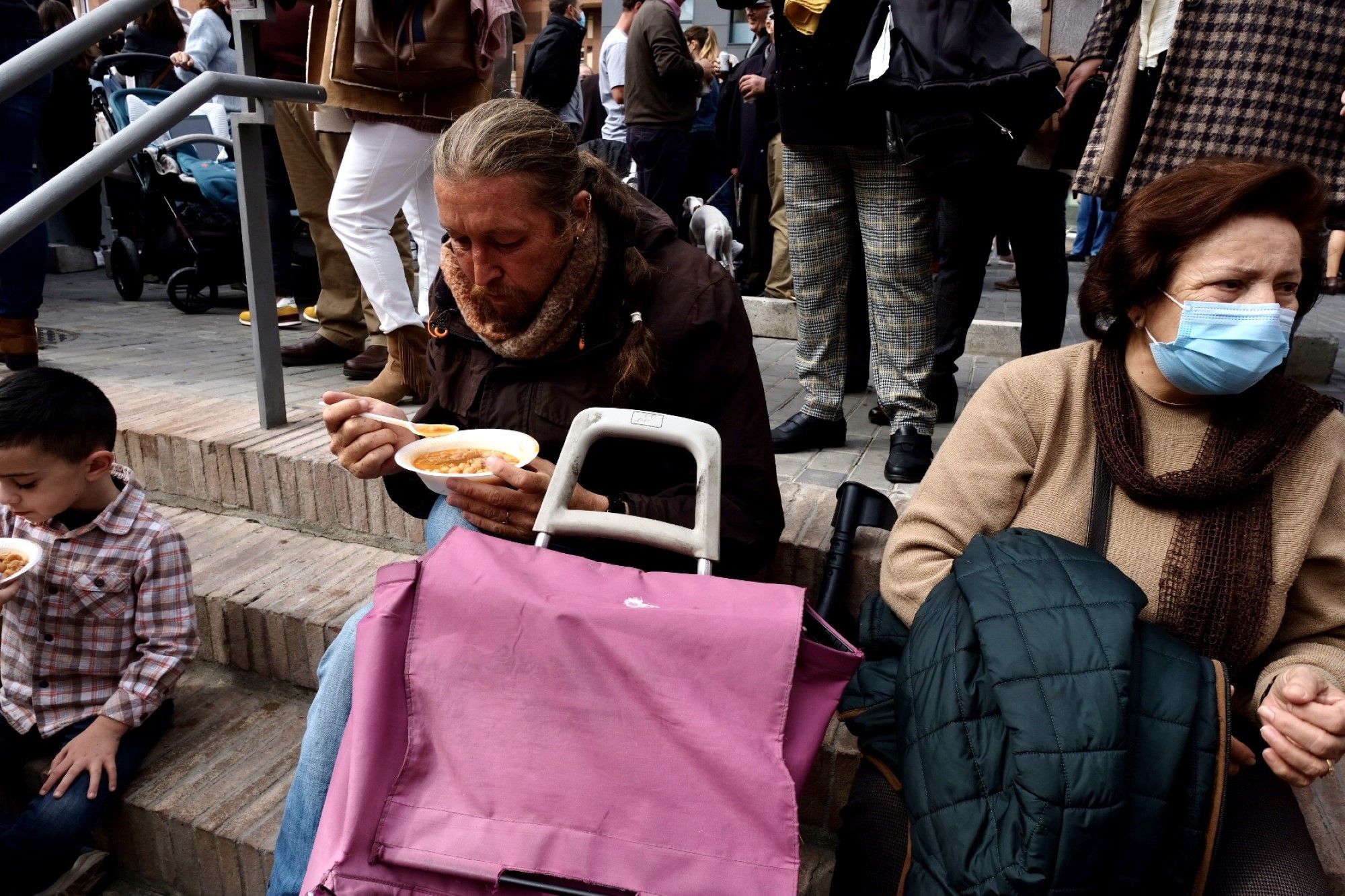 Tradicional potaje carnavalero en El Perchel: la gran previa gastronómica