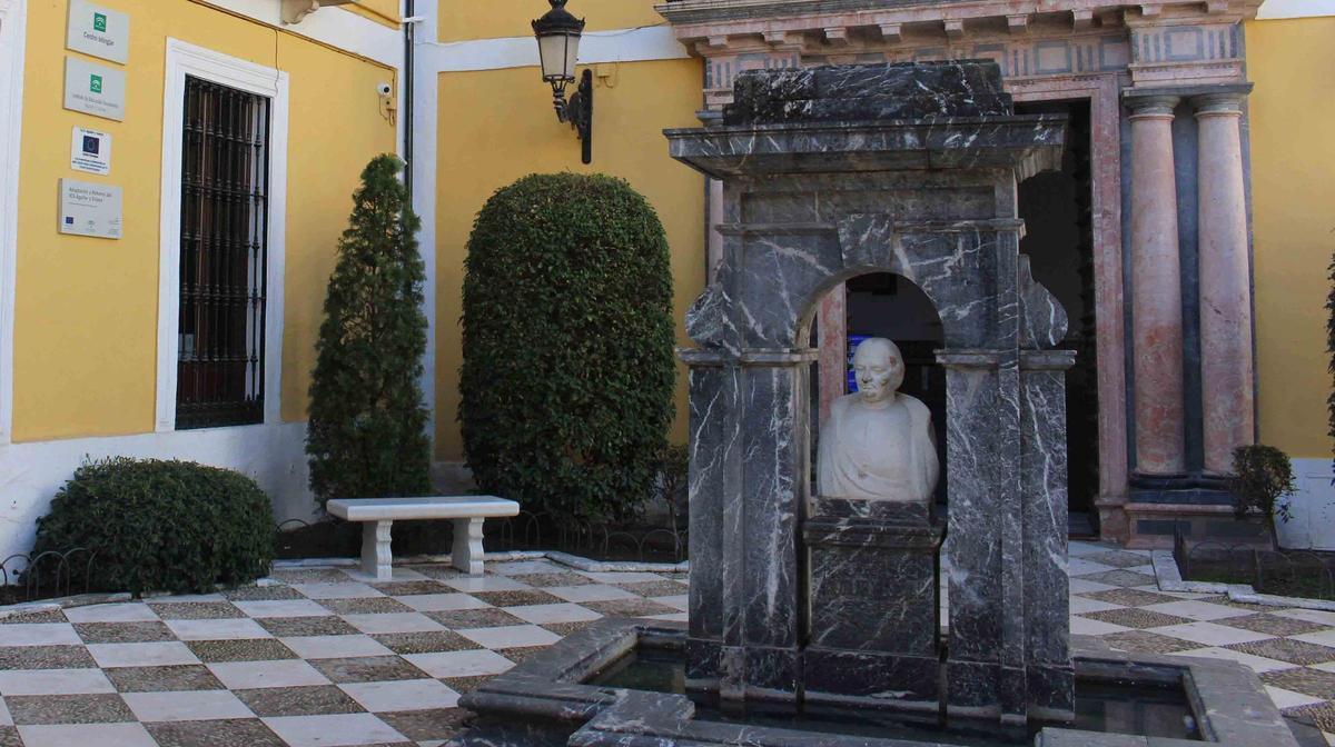 Patio de acceso al IES Eslava y Galán.