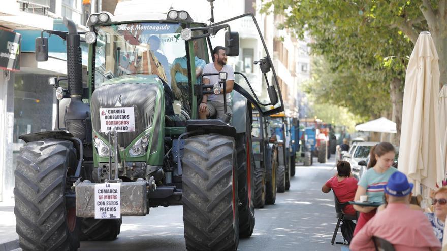 Protesta de viticultores en Requena el pasado verano.