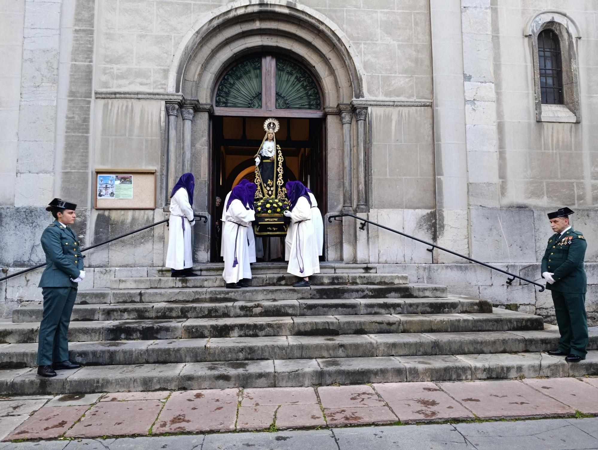 El Nazareno y la Virgen Dolorosa emocionan en Grado