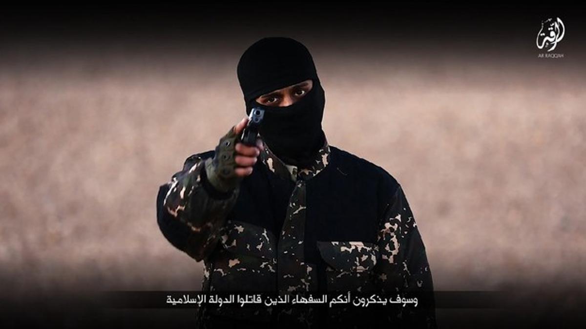 Una imagen del vídeo en el que se ejecuta a cinco supuestos espías difundido por Estado Islámico.