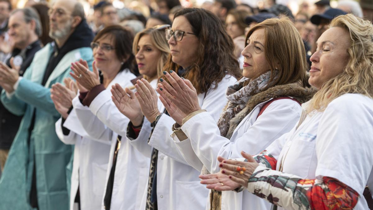 Una concentración en apoyo a huelga de médicos y pediatras de Madrid.