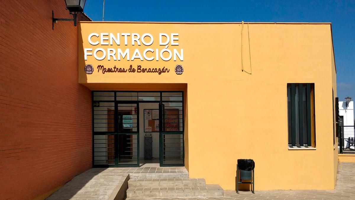 El instituto de Benacazón compartirá clases con un edificio municipal