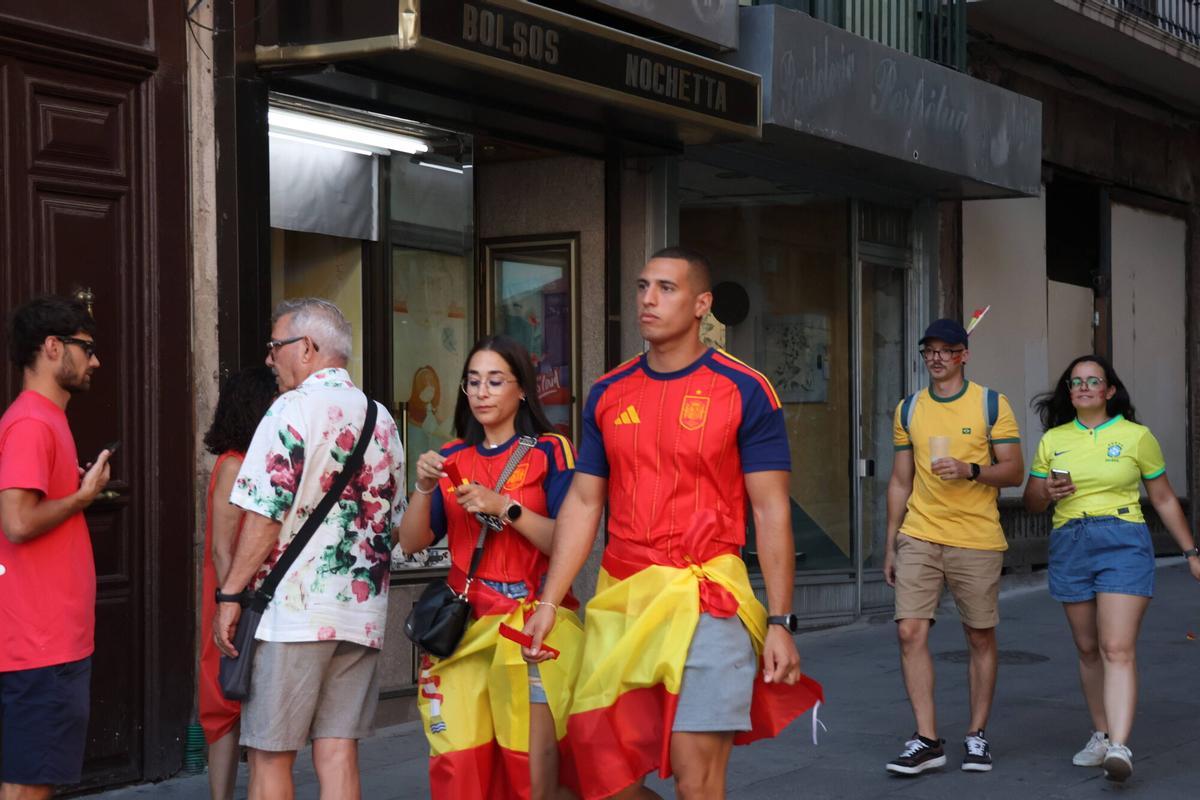 Final del Mundial de fútbol - Aficionados de la selección española ven la final en la Plaza Mayor