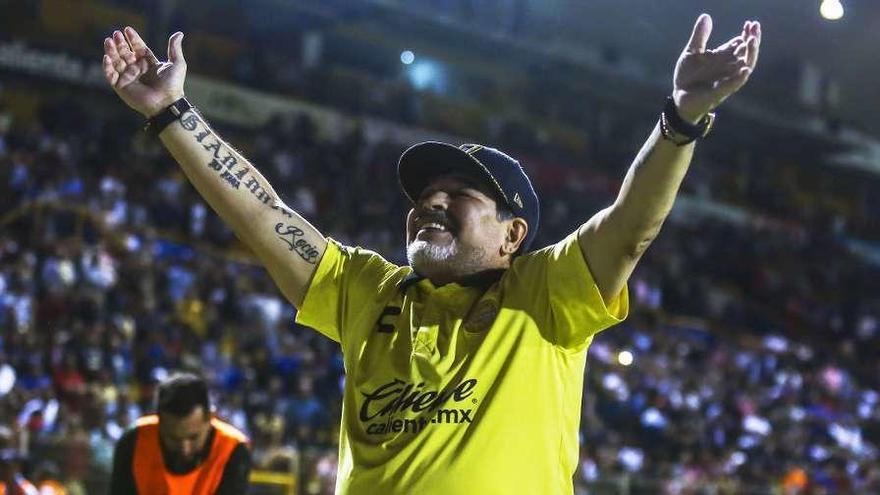 Maradona, en el campo del Dorados de Sinaloa. // Rashide Frías