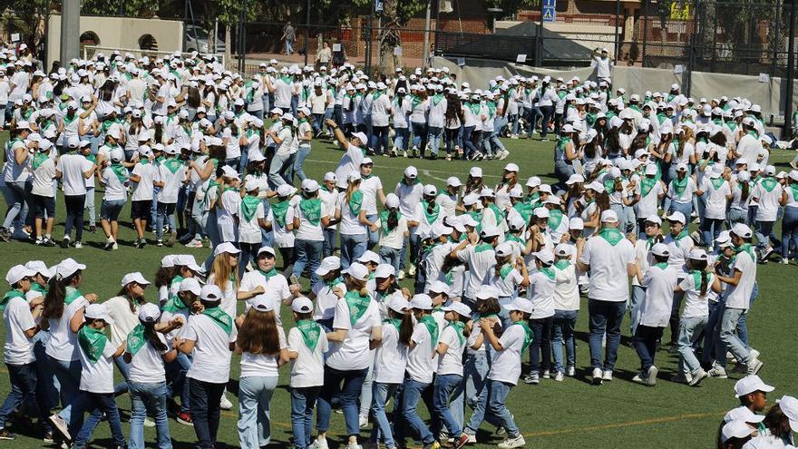 Más de 2.000 jóvenes participan en el encuentro regional de Danzas del Mundo en Murcia