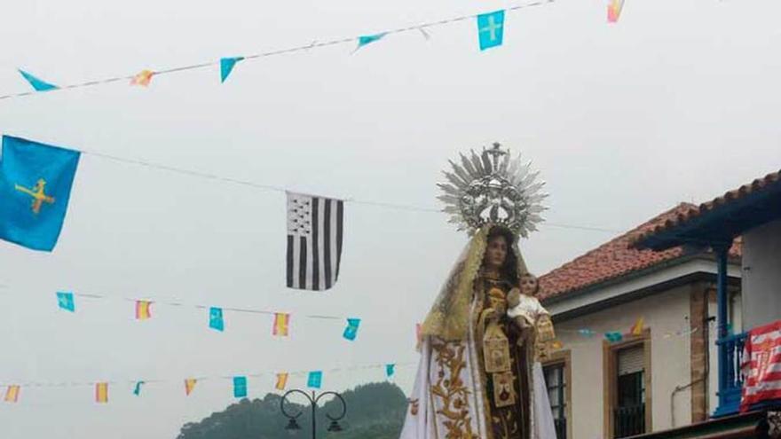 La devoción desembarca en Tazones