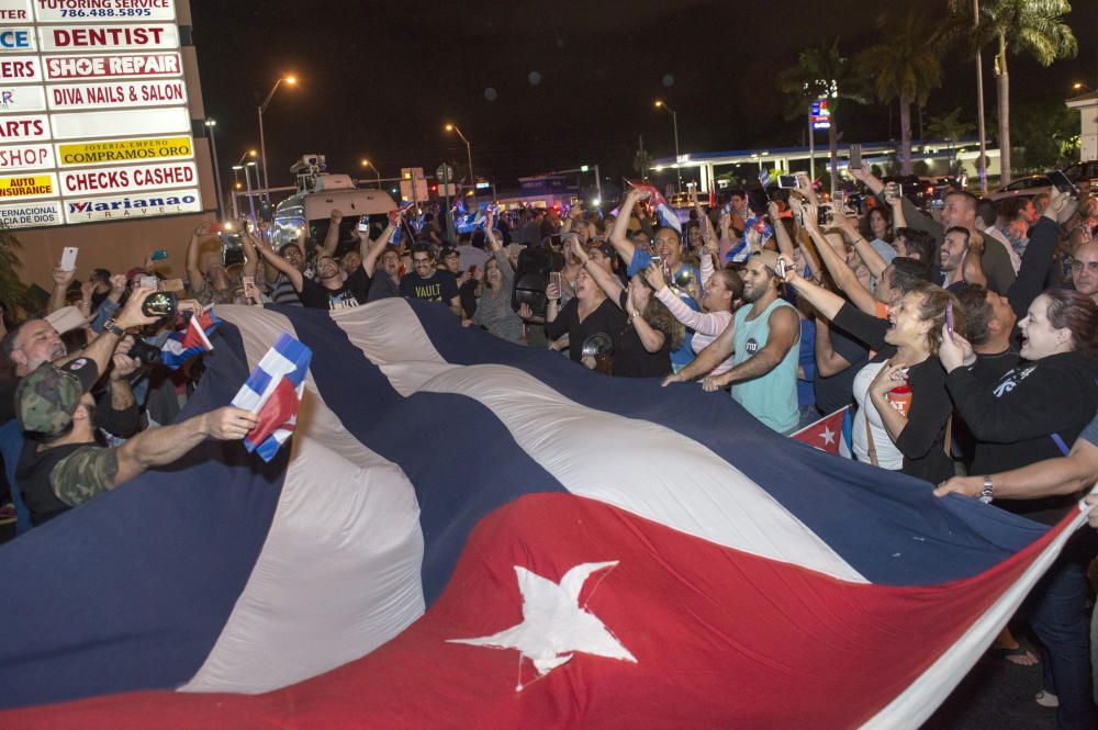 El exilio cubano celebra la muerte de Castro