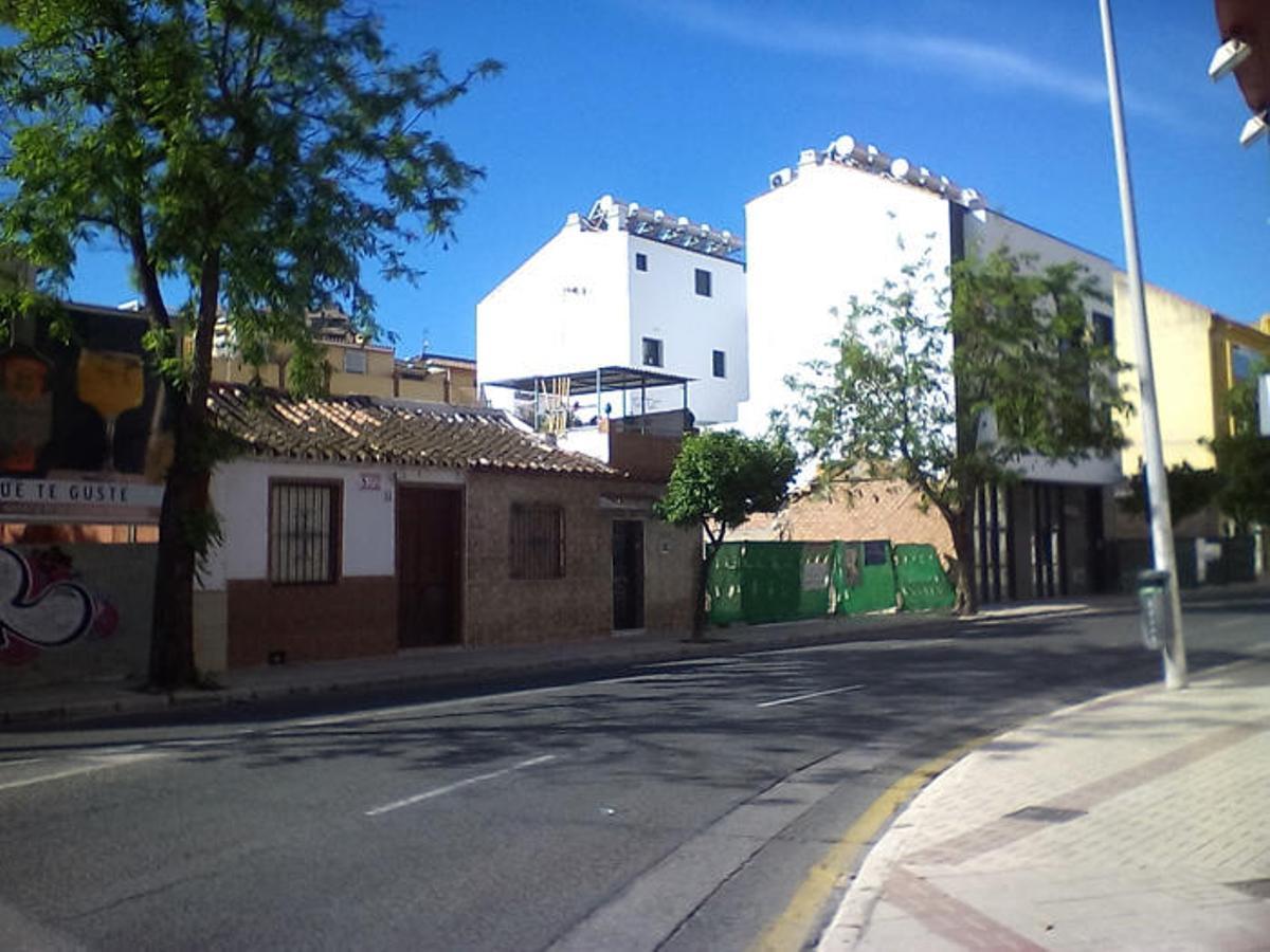 Un par de casas mata en la calle Tampa, de las pocas que sobreviven del barrio obrero América.