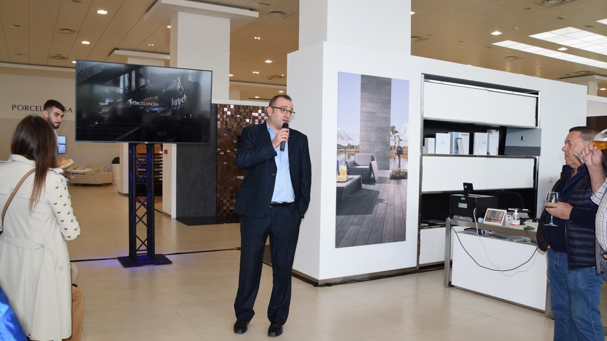 Manuel Fontán, gerente de Porcelanosa Córdoba, durante la presentación del programa.