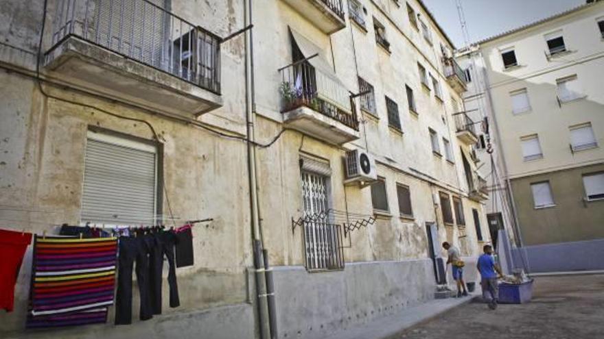 Ayuntamiento y Generalitat acuerdan concluir las obras de los pisos del grupo Sant Jordi