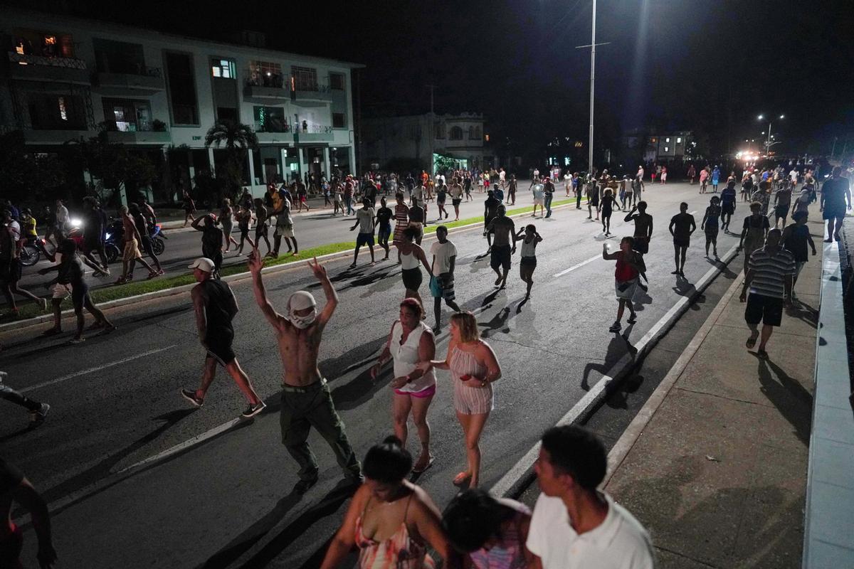 Protestas y problemas en Cuba tras el apagón eléctrico prolongado después del huracán Ian en La Habana