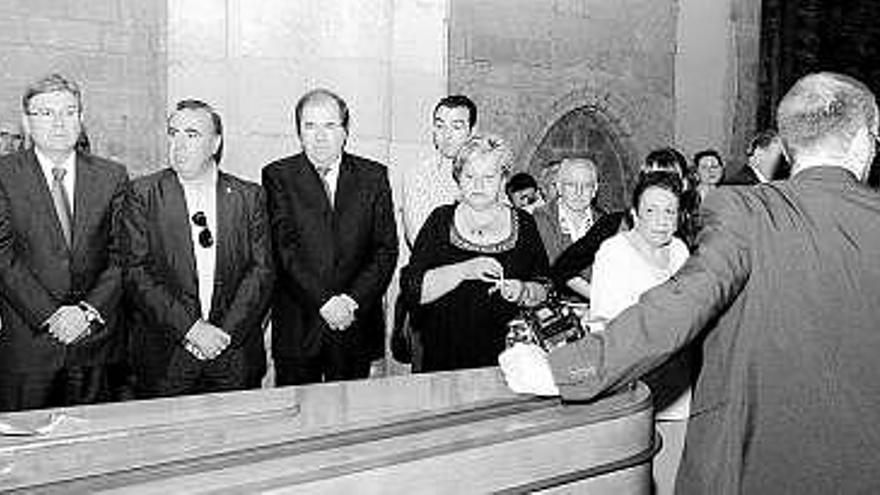 Juan Vicente Herrera, tercero por la izquierda, durante el funeral.