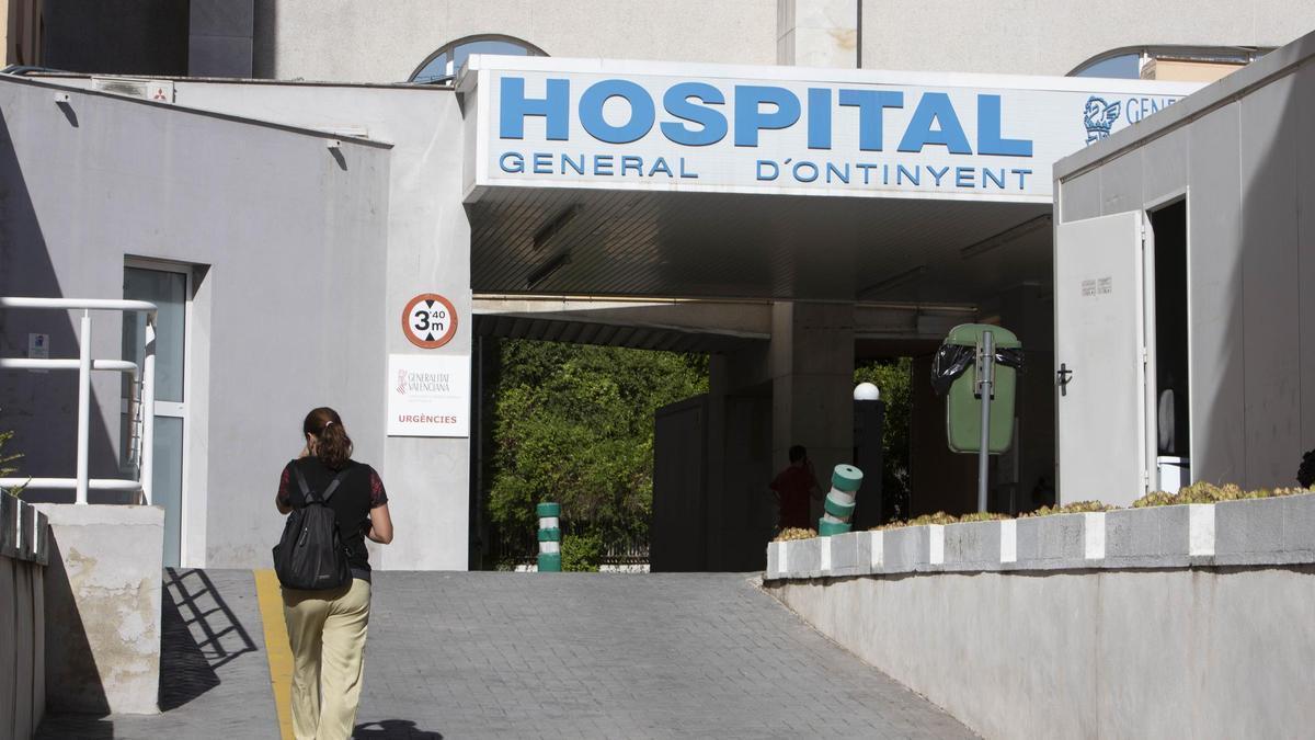 Entrada al área de Urgencias del Hospital General de Ontinyent.