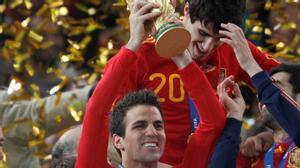 Cesc Fàbregas levanta la Copa del Mundo en Suráfrica 2010.