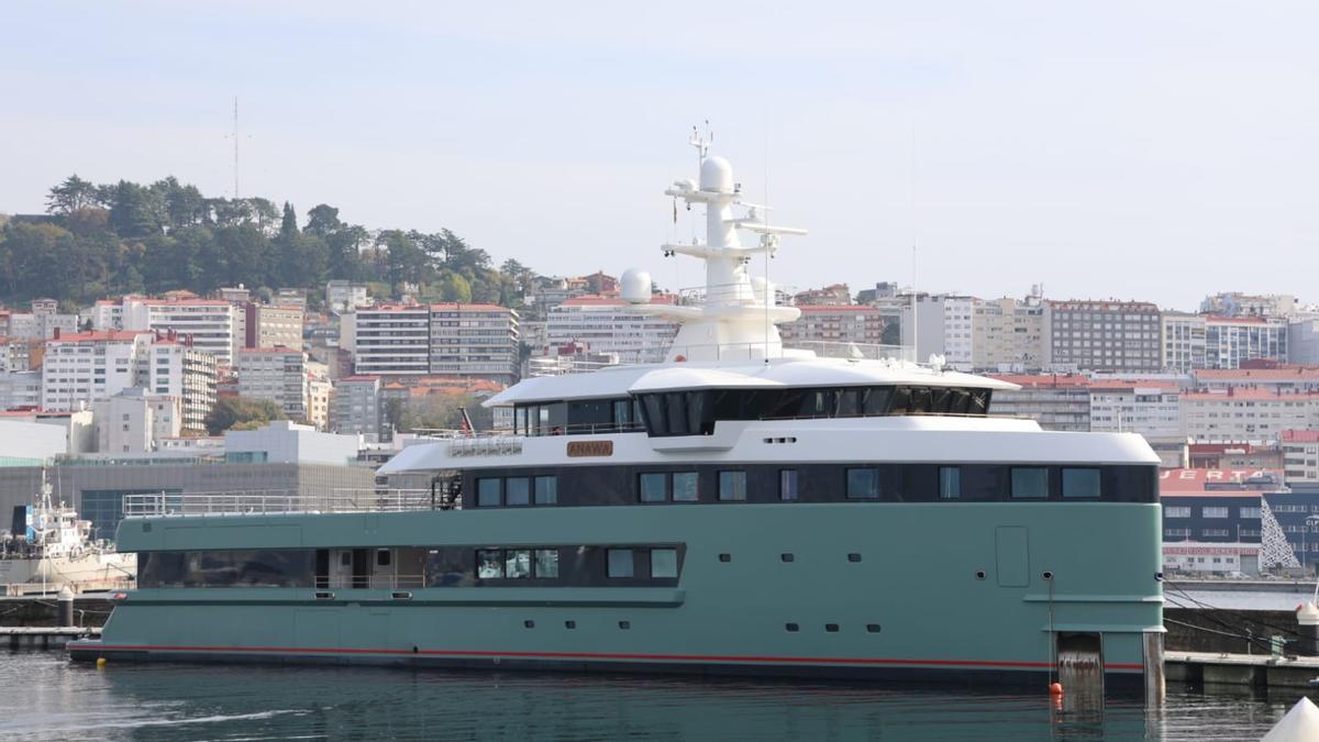 La lujosa embarcación, en las instalaciones de Marina Davila, este sábado.