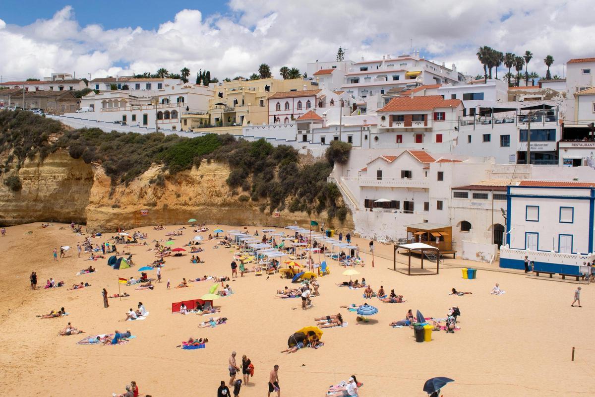 La playa de Nazaré, puro encanto mediterráneo