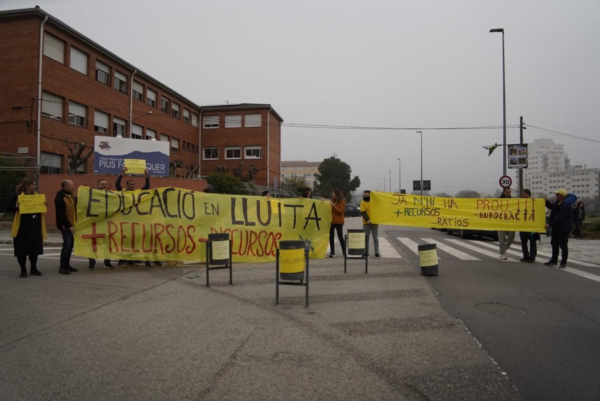 Protestes de docents als carrers de Manresa i a carreteres del Bages