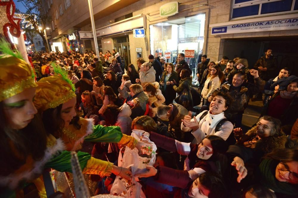 Una multitud recibe a los Reyes en Pontevedra