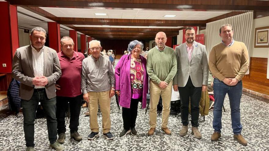 El PSOE lavianés homenajea a sus militantes veteranos