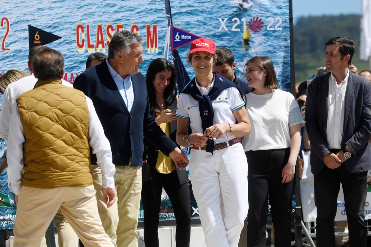 Arribada de Joan Carles I al Reial Club Nàutic de Sanxenxo