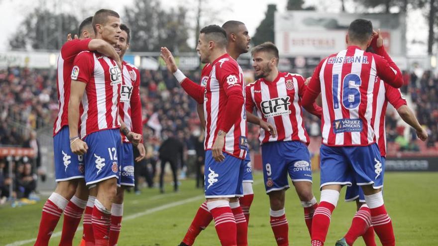 Els jugadors del Girona celebren un dels dos gols que el mes passat van marcar al Llevant