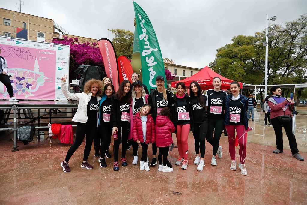 Carrera de la Mujer Murcia 2022: las participantes posan en el photocall