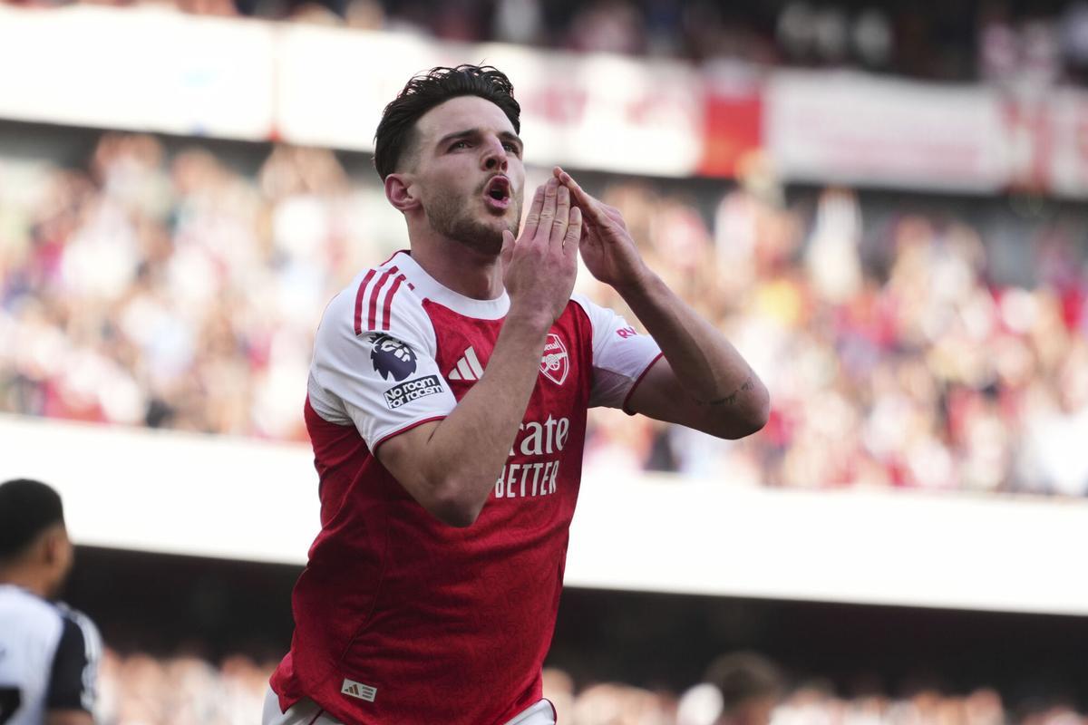 Arsenal's Declan Rice celebrates after scoring his side's opening goal during the English Premier League soccer match between Arsenal and Newcastle United at Emirates stadium in London, Sunday, May 18, 2025. (AP Photo/Kirsty Wigglesworth)
