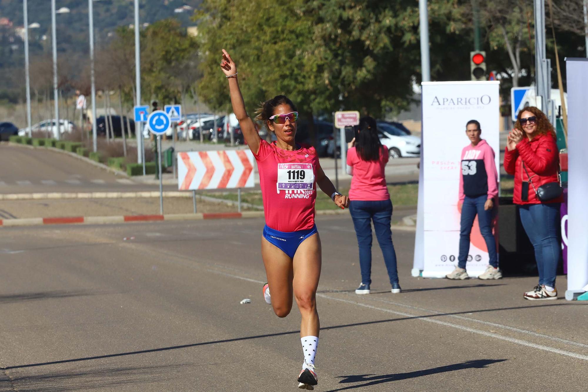 'Pink Running': más de 2.000 corredoras tiñen de rosa las calles de Córdoba