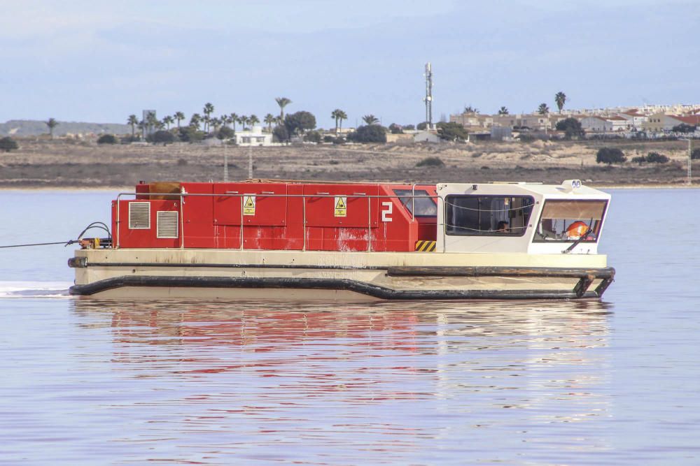 De la laguna de Torrevieja se puede extraer sal durante todo el año haciendo uso de una tecnología minera única