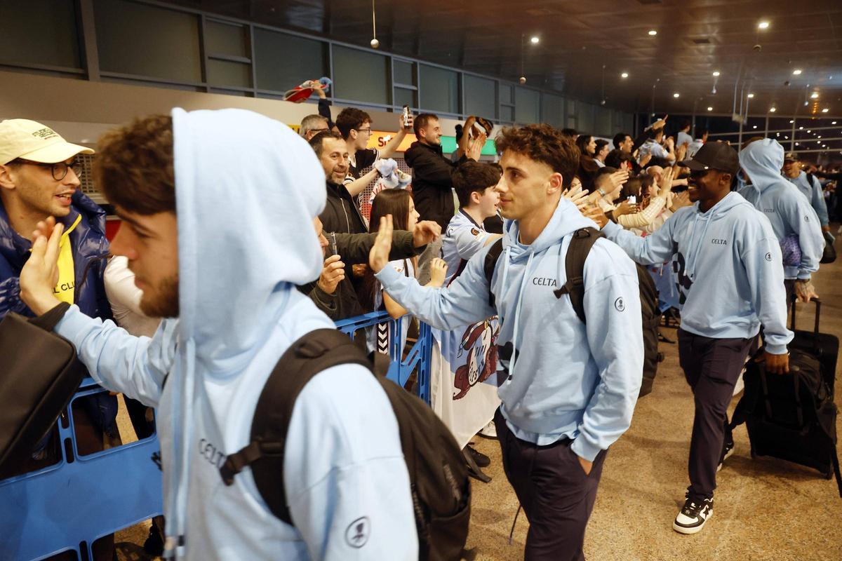 La llegada del Celta a Peinador tras la victoria ante el Olympique de Lyon
