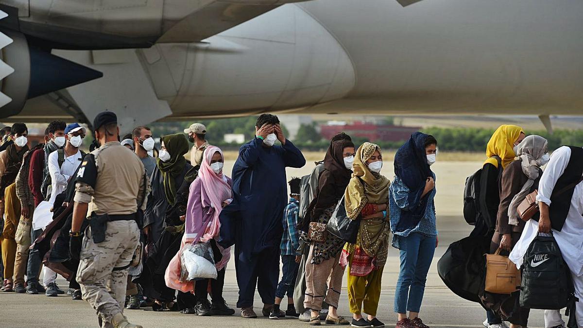 Arriba a Espanya un altre avió amb 260 afganesos, entre ells 14 nadons | EFE