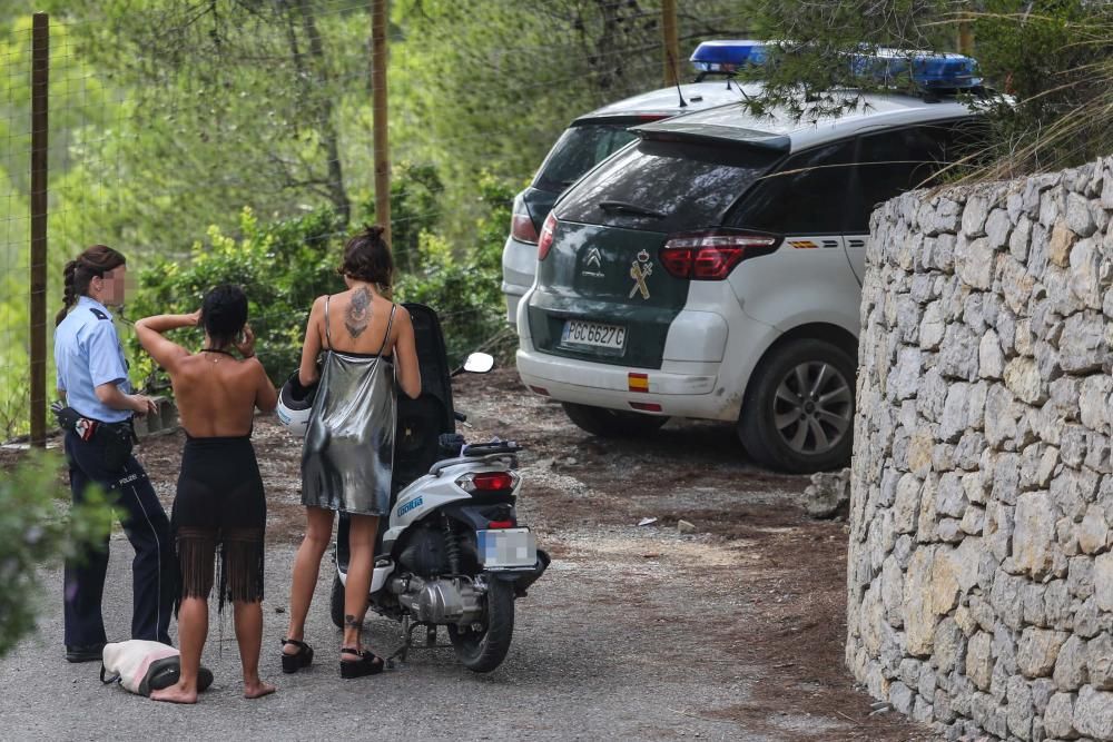 La Guardia Civil requisa estupefacientes en el acceso de una discoteca clandestina de una promotora israelí en una mansión
