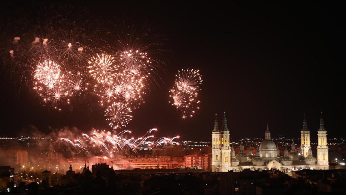 Los fuegos artificiales se empezarán a lanzar a las 22.30 horas.
