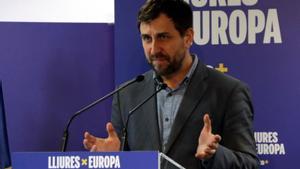 El candidat de Junts a les europees, Toni Comín, en un acte sobre l’oficialitat del català a la UE. | NATZARET ROMERO / ACN