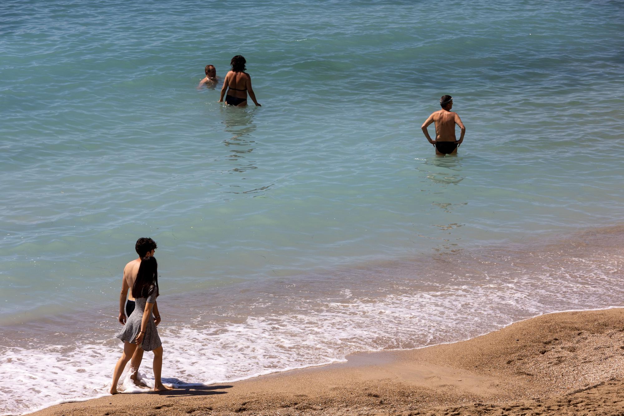 Los vecinos reclaman el mantenimiento de los espigones de las calas de la Albufereta