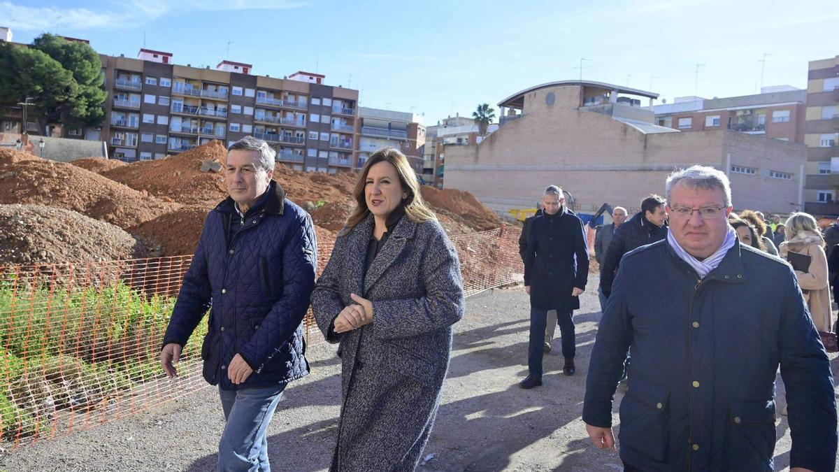 El conseller de Sanidad y la alcaldesa de València visitando las obras del centro de salud de Benimàmet