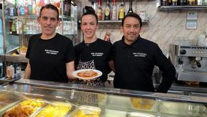 Toni Colomina, Laia Hidalgo y Danny Gilmer del Bar Colomina.