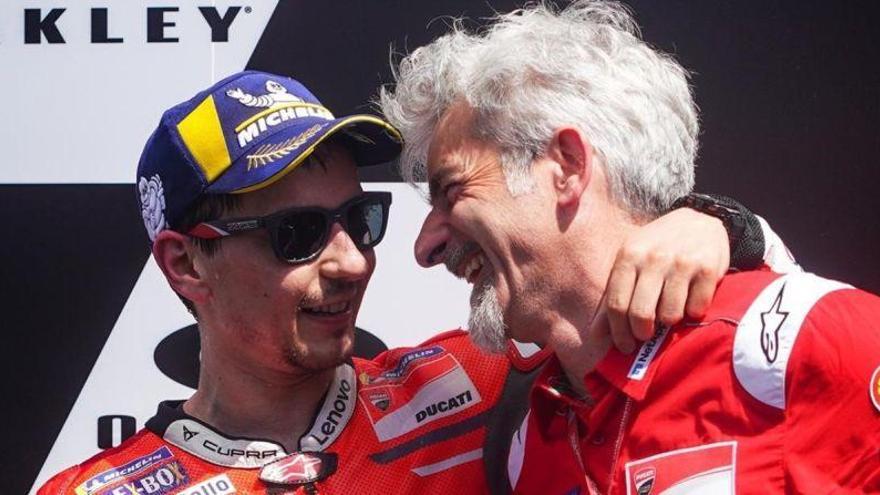 Lorenzo: &quot;Cerrar bocas está bien, pero dejaré Ducati. Es una cuestión de honor&quot;
