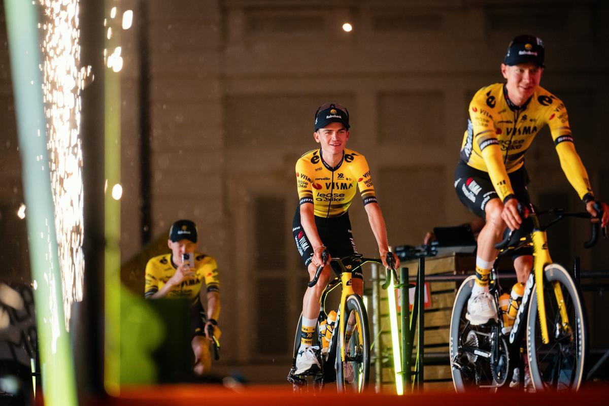 El equipo Visma de Vingegaard, durante la presentación de los equipos de la Vuelta, en Turín.